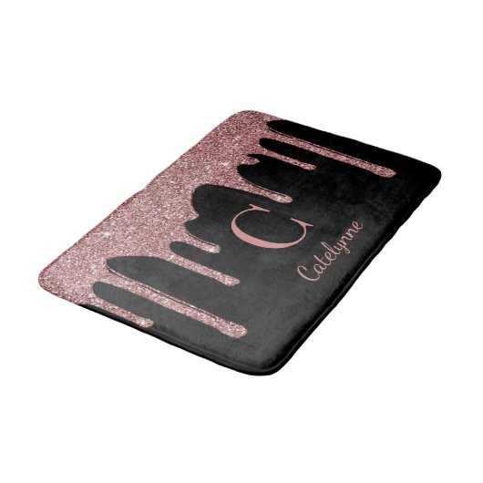 Monogram für den Schwarzen Rose-Gold-Sparkle-Drill Badematte (Schrägansicht)