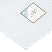 Monogram für die Blue Strip-Lilie Mittelgroßer Tischläufer (Ecke)
