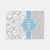 Monogram für graue und Sky Blue Damask Polka Dots Fleecedecke (Vorderseite (Horizontal))