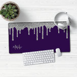 Monogram für lila und Silver Sparkle Glitzer-Tropf Schreibtischunterlage<br><div class="desc">Lila und Silber Sparkle Glitzer Tropfen Monogram Mouse Pad Desk Mat mit unseren trendigen Imitate Glitzer Tropfen in Silber auf einem königlich lila Hintergrund. Bitte kontaktieren Sie uns unter cedarandstring@gmail.com ,  wenn Sie Hilfe beim Design oder den passenden Produkten benötigen.</div>