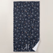 Monogram für Navy Blue Coral Ginkgo-Blätter Strandtuch (Vorderseite)
