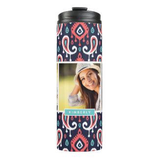 Monogram für Navy und Coral Ikat Paisley Custom Fo Thermosbecher