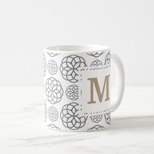 Monogram Geometric Pattern Grau Gold Personalisier Kaffeetasse (VorderseiteRechts)