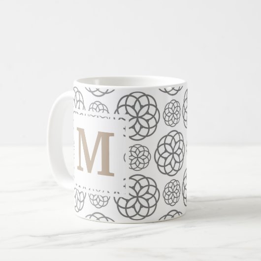 Monogram Geometric Pattern Grau Gold Personalisier Kaffeetasse (Vorderseite Links)