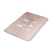 Monogram Girl Rose Gold Glitzer Blush Pink Badematte (Schrägansicht)