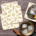 Monogram Gold Ananas auf Elfenbein Rechteckiger Pappuntersetzer<br><div class="desc">Ihre Monogramm- und Goldananas auf den viereckigen,  elfenbeinharten Untersetzer sind eine großartige Ergänzung zu Ihrer Wohngestaltung,  auf Kaffeetische und ottomanischen Tabletts zu sehen und als Geschenk zu geben. Passende Artikel in unserem Geschäft.</div>