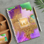 Monogram Gold lila-Graue Aquarellfarbenchic Planer<br><div class="desc">Ein funkelnd, Imitat goldfarbenes Rechteck mit einem Skripttypografie Monogramm Initial überlagert einen reichen, goldfarbenen, lila, grünen, aqua- und rosa-agaten Aquarellhintergrund auf diesem schicken, eleganten, trendigen individuelle Name-Jahresplaner. Personalisieren Sie mit Ihrem ersten. Dieser Planer ist in zwei Größen erhältlich: klein (5.5"x8.5") und mittel (8.5"x11"). Macht jedes Mal, wenn ihr es benutzt,...</div>