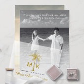 Monogram Gold Palm Tree Formal Beach Wedding Pergament Einladungen