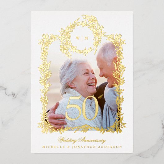 Monogram Gold Wreath 50. Hochzeitstag Folieneinladung (Vorderseite)