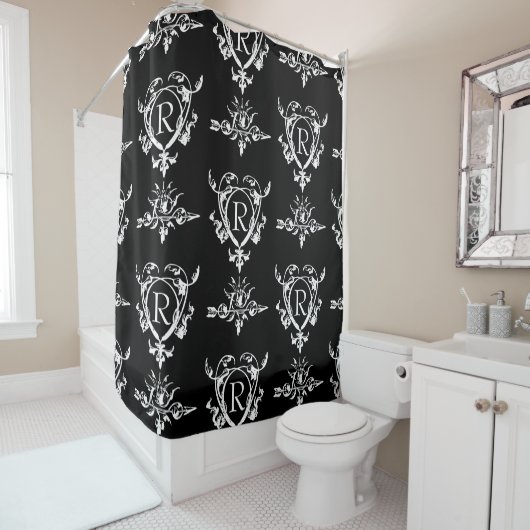 Monogram Gothic Heart and Arrow Pattern Duschvorhang (Beispiel)
