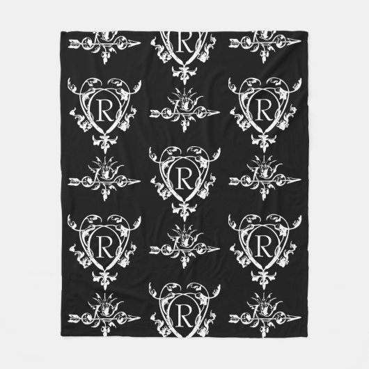 Monogram Gothic Heart and Arrow Pattern Fleecedecke (Vorderseite)
