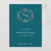 Monogram Green Intricate Floral Frame Wedding Ankündigungspostkarte (Vorderseite)