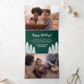 Monogram Green Snowy Pine Tree Forest 6-Foto Dreifach Gefaltete Urlaubskarte (Innenseite)