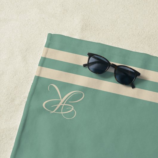 Monogram Green und Cream Stripes Elegant Strandtuch (Beispiel)