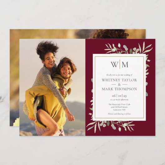 Monogram Greenery Burgundy Foto Wedding Einladung (Vorne/Hinten)