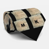 Monogram Grunge Tan Treppe Krawatte (Gerollt)