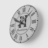 Monogram H Custom Runde Wanduhr (Winkel)