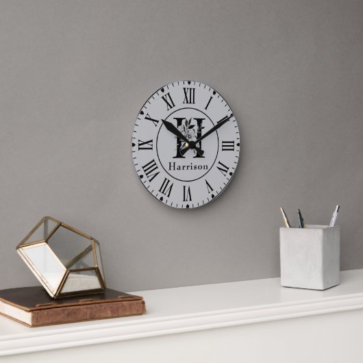 Monogram H Custom Runde Wanduhr (Büro)