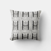 Monogram H Initial Black and White Scroll Pattern Kissen (Vorderseite)