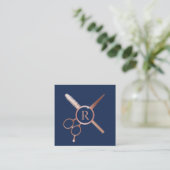 Monogram, Hair Stylist Moderne Rose Gold Navy Blue Quadratische Visitenkarte (Stehend Vorderseite)