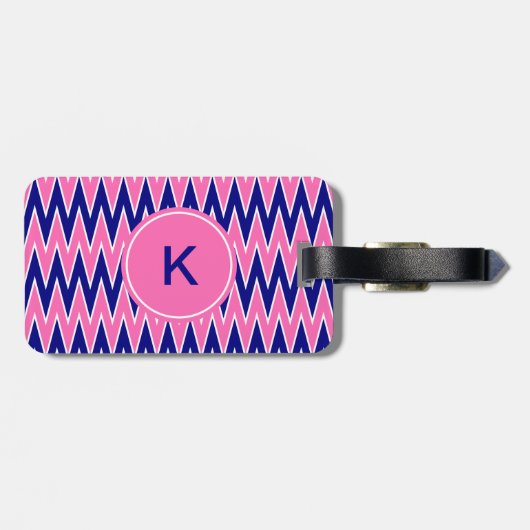 Monogram Hot Pink und Navy Blue Zigzag Muster Gepäckanhänger (Rückseite horizontal)
