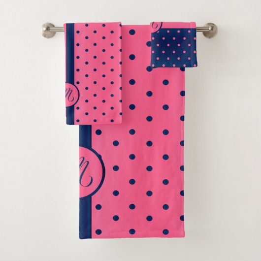 Monogram Hot Pink und Navy Polka Dot Muster Badhandtuch Set (Insitu)