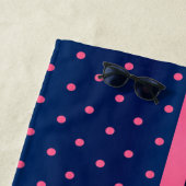 Monogram Hot Pink und Navy Polka Dot Muster Strandtuch (Beispiel)
