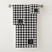 Monogram Houndstooth Pattern Black & White Badhandtuch Set (Insitu)