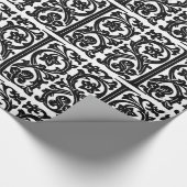Monogram I Initial Black and White Floral Pattern Geschenkpapier (Ecke)