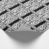 Monogram I Initial Black and White Floral Pattern Geschenkpapier (Ecke)