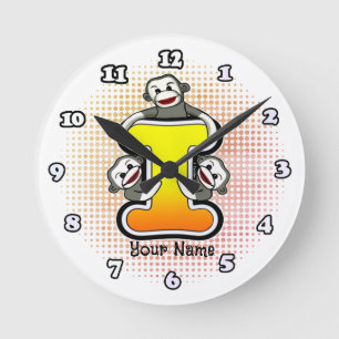 Monogram I Sock Monkey-Uhr Runde Wanduhr