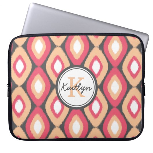 Monogram Ikat Diamonds Pattern Pink Grau Laptopschutzhülle (Vorderseite)