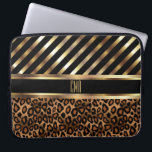 Monogram Imitate Gold Strips und 🐆 Leopard Print Laptopschutzhülle<br><div class="desc">⭐ ⭐ ⭐ ⭐ 5 Star Review. Monogrammdesign | Gold Streifen Leopard Haut. Elektronische Laptop-Ärmel. ⭐ Dieses Produkt ist zu 100% benutzerdefinierbar. Grafik und/oder Text können hinzugefügt, gelöscht, verschoben, verändert, verändert, gedreht usw. werden.(nur durch Klicken auf den Bereich "EDIT DESIGN") ⭐ 99% meiner Designs in meinem Shop sind in Schichten...</div>