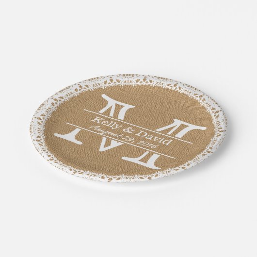 Monogram Imitats Burlap & Lace Rustic Wedding Pappteller (Schrägansicht)