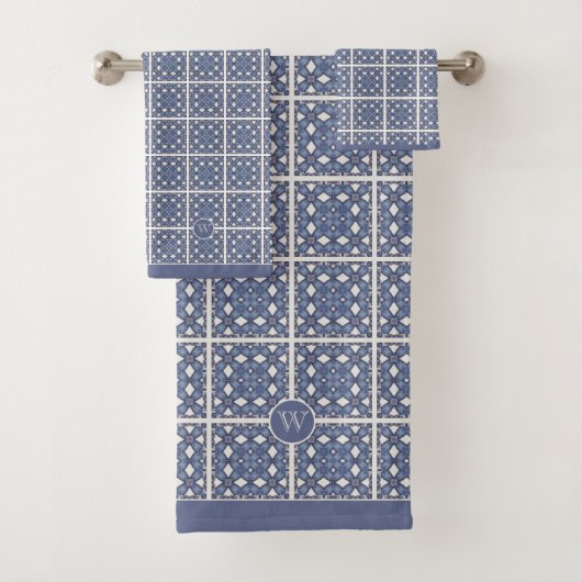 Monogram Initial Blue Gray Mediterrane Tile Badhandtuch Set (Insitu)