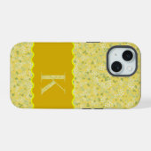 MONOGRAM INITIAL K YELLOW KLEINE BLUME iPhone 15 HÜLLE (Rückseite (Horizontal))