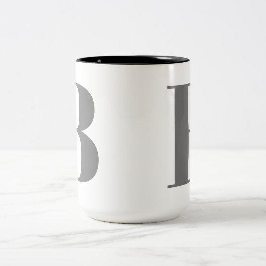 Monogram Initial Letter Black and White Elegant Zweifarbige Tasse (Mittel)