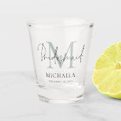 Monogram Initial Name Script Bridesmaid Sage Schnapsglas (Vorderseite)