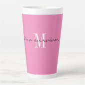 Monogram Initial Pink & White i'm a Überlebende 17 Milchtasse (Vorderseite)