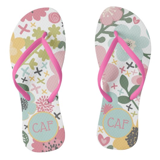 Monogram Initial Pink Yellow Blue Green Floral Badesandalen (Fußbett)