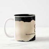 Monogram-Initialen auf Luxuriöse Schwarz und Gold Zweifarbige Tasse (Links)