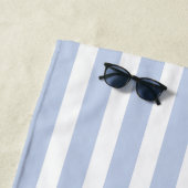 Monogram Initialen staubige hellblaue Streifen Strandtuch (Beispiel)