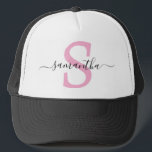Monogram Initials Calligraphy Minimalistisch Truckerkappe<br><div class="desc">Dieses Design kann in dem Bereich personalisiert werden, der durch das Ändern des Fotos und/oder Textes zur Verfügung gestellt wird. Sie können auch angepasst werden, indem Sie auf Vorlage personalisieren klicken und dann auf die Schaltfläche klicken, um weitere Optionen anzupassen, um die Hintergrundfarbe zu löschen oder zu ändern, Text hinzuzufügen,...</div>