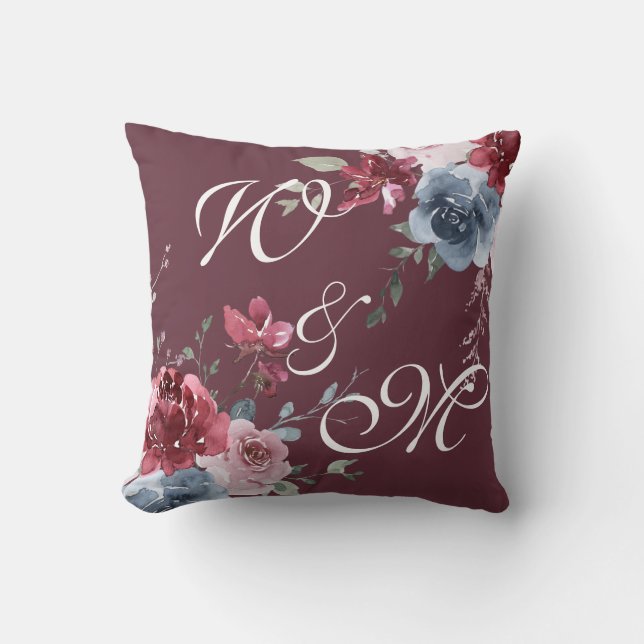 Monogram Initials Dusty Rose Blue Floral Burgundy Kissen (Vorderseite)