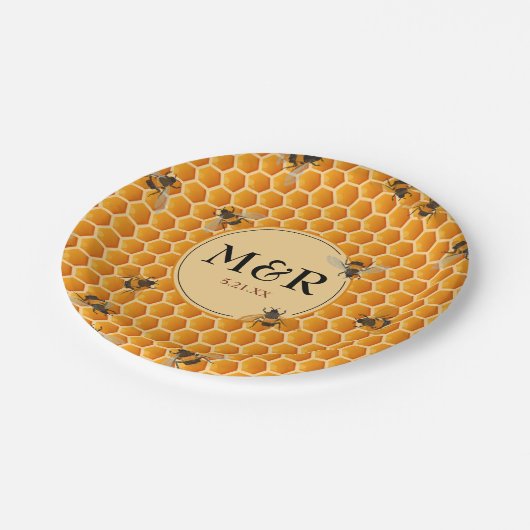 Monogram Initials Honeycomb Bees Gold Pappteller (Schrägansicht)