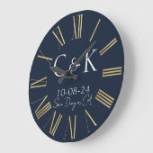 Monogram Initials Navy Blue Wedding Große Wanduhr (Winkel)