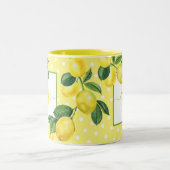 Monogram, ländlicher Lemon Aquarellpolka Punkt Zweifarbige Tasse (Mittel)