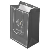 Monogram Laurel Wreath Gray Mittlere Geschenktüte (Vorderseite Schrägansicht)