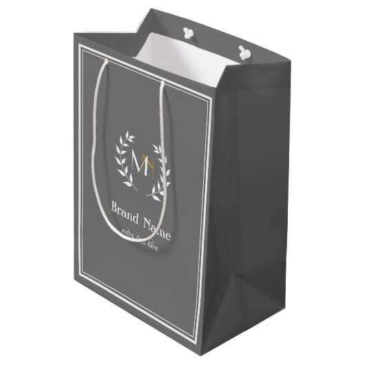 Monogram Laurel Wreath Gray Mittlere Geschenktüte (Rückseite Schrägansicht)