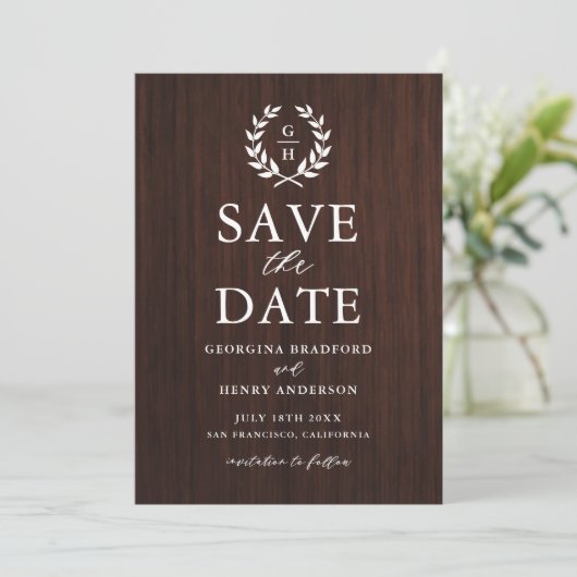 Monogram Laurel Wreath Rustic Wood Save the Date (Stehend Vorderseite)